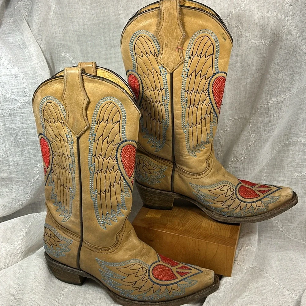 Corral vintage heart angel wings leather cowboy boots